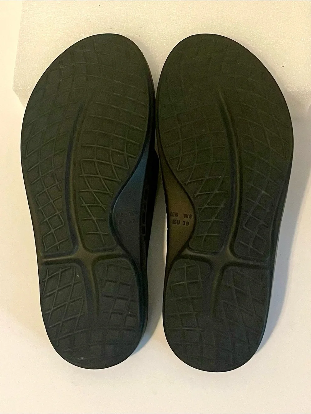 OOFOS Original Recovery Thong Sandals